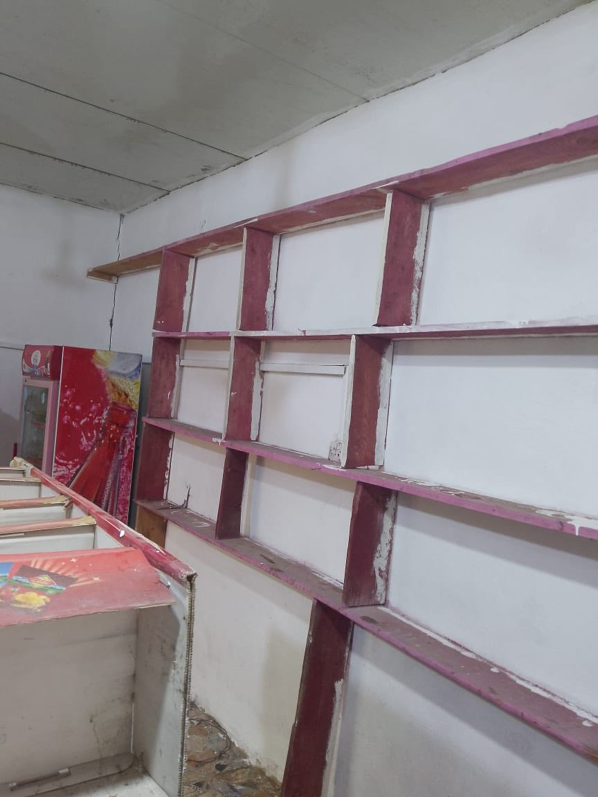 سلام عليكم رفوف خشب مالات محل كامل وعارضه  حلويات طابقين وياهن  مكاني بصره ابو صخير شراي ينتصل ***********
