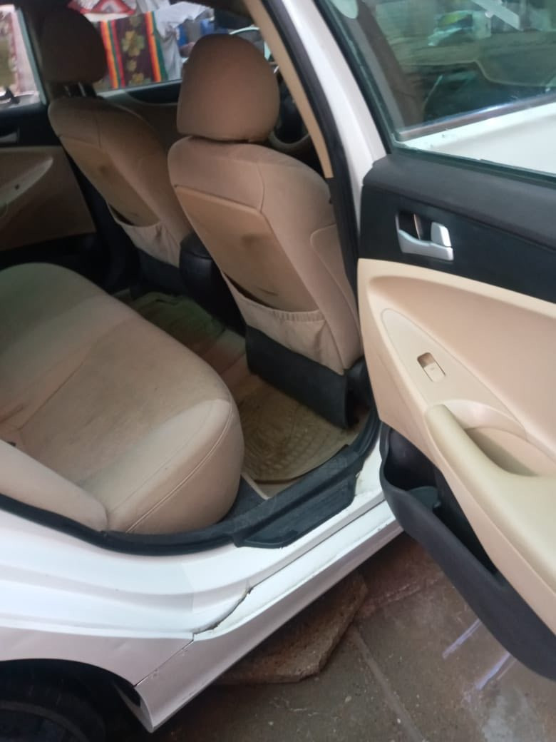 هيونداي سوناتا موديل 2013
بغداد المشتل
رقم ذي قار – إنكليزي وباسمي
رقم الهاتف: ***********
0771 368 4744

السيارة حادثها غرق بنسبة 15% فقط
بيها طخطخات خفيفة مثل ما موضح بالصور
الدواخل نظيفة جداً
تخم تاير جديد
محرك بحالة ممتازة (خير من الله)

السيارة جاهزة للفحص والمعاينة، وماكو شي مخفي.
البيع جدي والسعر قابل للتفاهم للجادين فقط.
