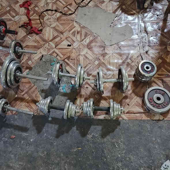 السلام عليكم عندي جهاز ركض البيع عندي ٣ شفتات عندي ربعه دملص وياهن قراص البيع سعرهن كلهن ٦٠٠ الف مكان كاظميه شراي يتصل *********** رقمي هاذا
