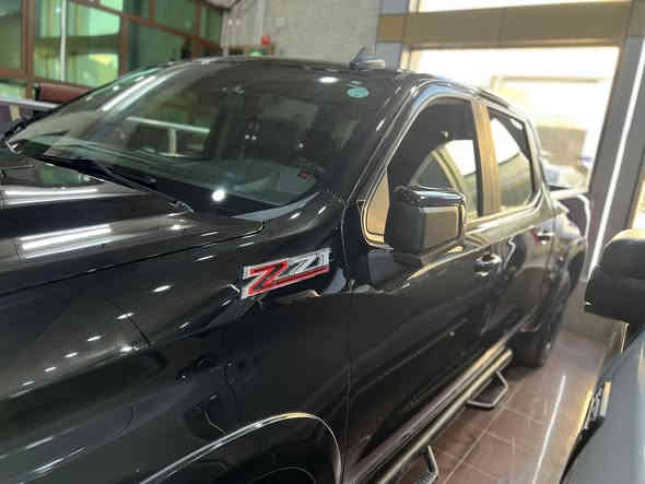 شوفرليت سلفرادو Z71
موديل:2023
ماشية:120mi 
محرك:v8 5300
فورويل:4*4
شكل جديد 
دشبول تاهو
گير طرح
جاملغ تبديل
بدون دواخل وايرباك
سعر:320 
بدون رقم تترقم شمالي
 رقم شاصي: 2GCUDEED1P1117437
***********
