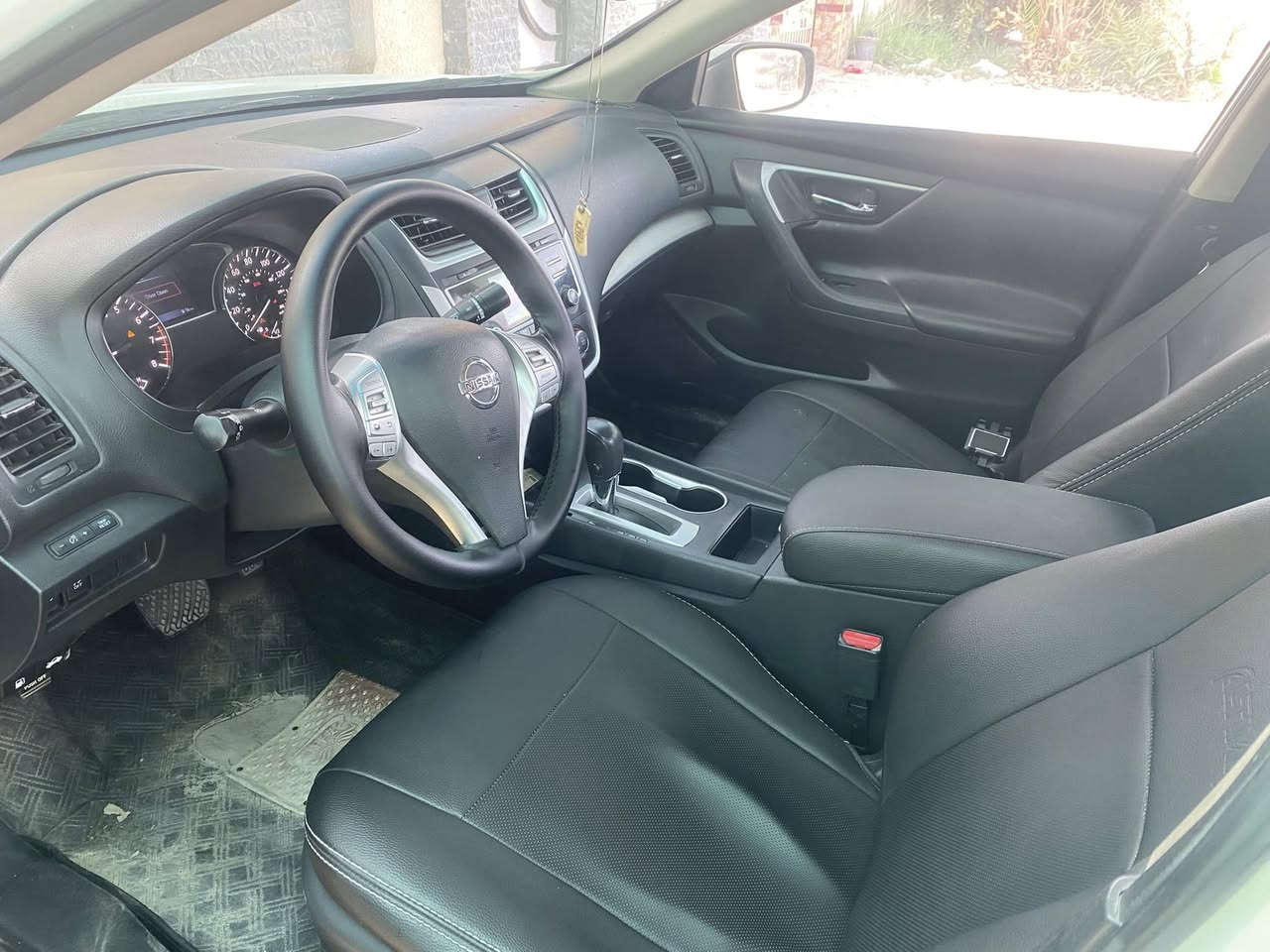 السلام عليكم ورحمة الله وبركاتة 
نيسان التيما ٢٠١٨ وارد امريكي
⭕️مواصفات اس 
⭕️بصمة تشغيل عن بعد
⭕️سيارة كاملة من كافة النواحي
⭕️الضرر دخول كلين للعراق فقط طخة جداً خفيفة بصندوك
⭕️الضرر في العراق جامرلغين وبنيد
⭕️كير ٢٠٢٠ علية صيانة دورية دهن وفلاتر 
⭕️السعر ١١٥ 
⭕️للتواصل***********
