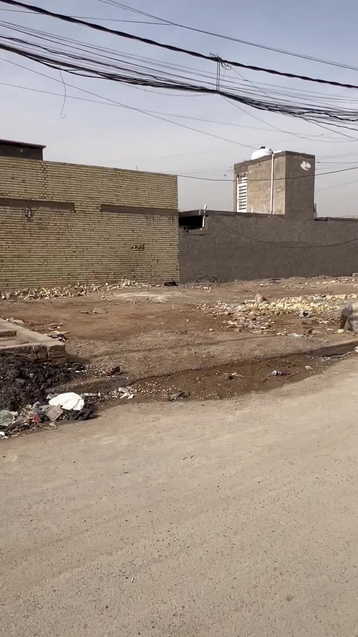 سلام عليكم ارض للبيع ٢٠٠متر متوفر كافه الخدمات عنوانهه سبع قصور شارع ابو علي قرب جامع الحمزه فرع المصور ابو وسام الشراي يتصل***********
