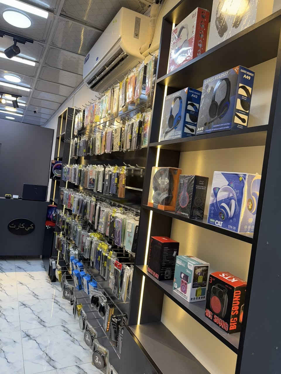 ديكور مكتب مبايلات للبيع مستعمل قليل جدآ  حيل نضيف ومرتب فقط ديكور بدون غراض السعر مليونين اوبيه مجال 
***********
