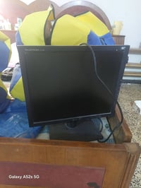 شاشة حاسوب • زرقاء • شغالة