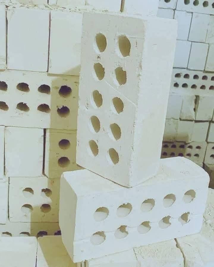 السلام عليكم🤝  الطابوق الجمهوري باسعار مناسبه،✅ طابوقه فول شرط المقلاب عداله وركن وقوه خاليه من الاملاح نسبه كلش قليله طابوقه شرط المقلاب✅ اذكر منطقتك ويجيك سعر اتصال *********** توصيل كافه المحافظات يوجد لدينا توصيل 24 ساعه ✅🏣🏣🏣 مجمع طابوق النهروان
