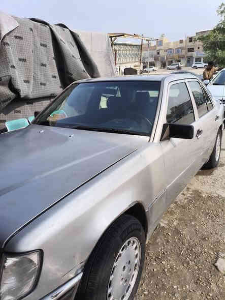 مارسدس دب موديل 88 لون رصاصي كاملة فقط حدادية مكينة جديدة تاخذ ويا السيارة التحول ثاني يوم ... الكهربائيات كلهة شغالة حتة التنتة تشتغل واللايت زنون اصلي العظمة حلوة حتة شاشة مخليلهة  اريد ابيعهة ب 50 وبيهة مجال واذا أو سيارة حلوة وانطي فرق خل ينزلهة واشوفهة او الاتصال ع الرقم *********** تحياتي للجميع
