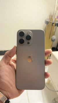 آيفون ١٥ برو ماكس • ٢٥٦ • وياه كابل وكارتون