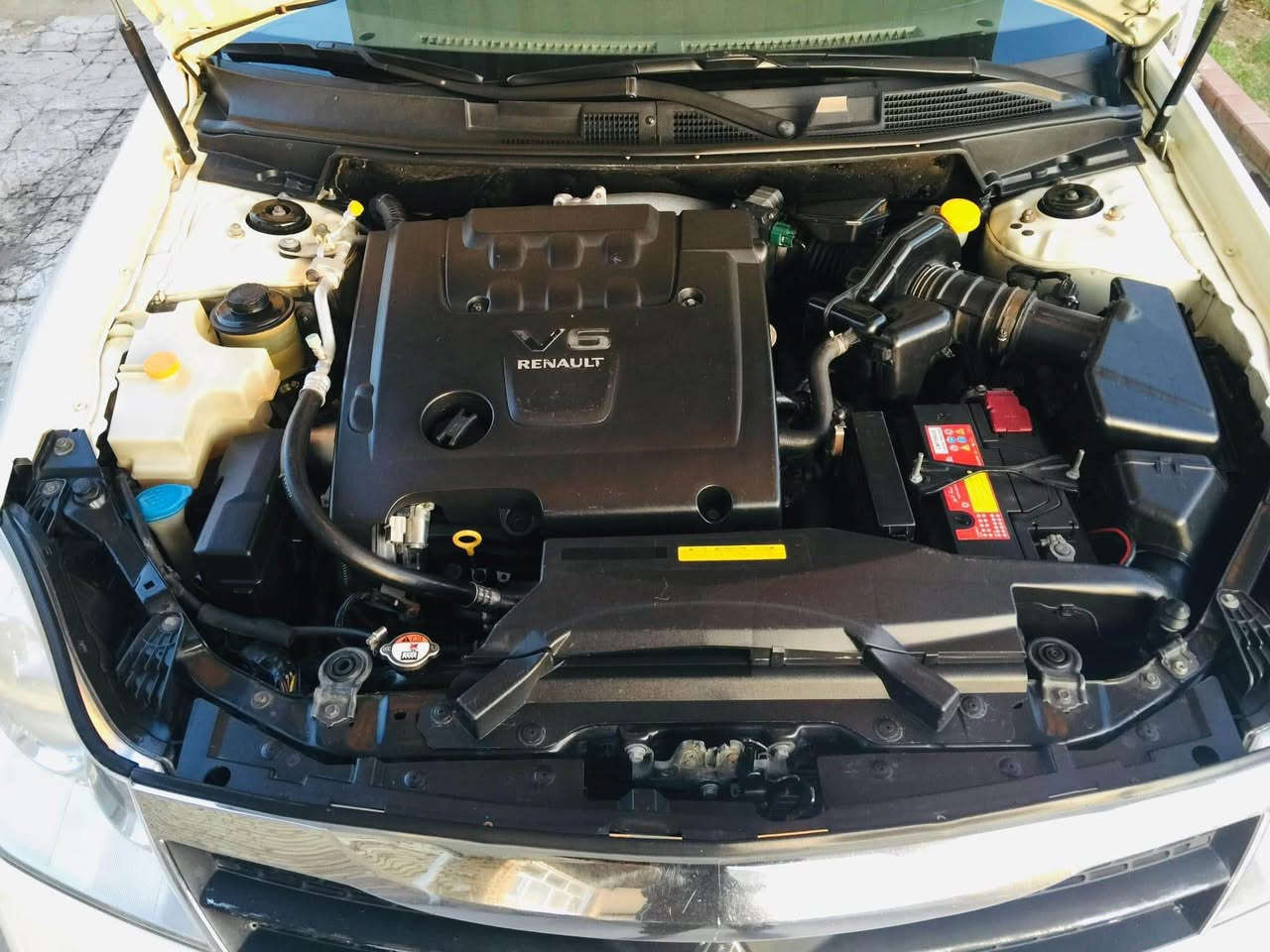 السلام عليكم ……
رينو سافران (2010)
رقم (بغداد الدولي)
6(سلندر)
فول موصفات 
فتحة 
مري شفط 
شاشه
حساسات خلفيه
تحكم ستيرن 
السياره نظيفه مكينه جديده 
مكفوله عدا بارد بالجاملغ الامامي 
السعر (115) وبي مجال للشراي رقم (***********)(‭0773 196 1590‬) ديوانية, القادسية
