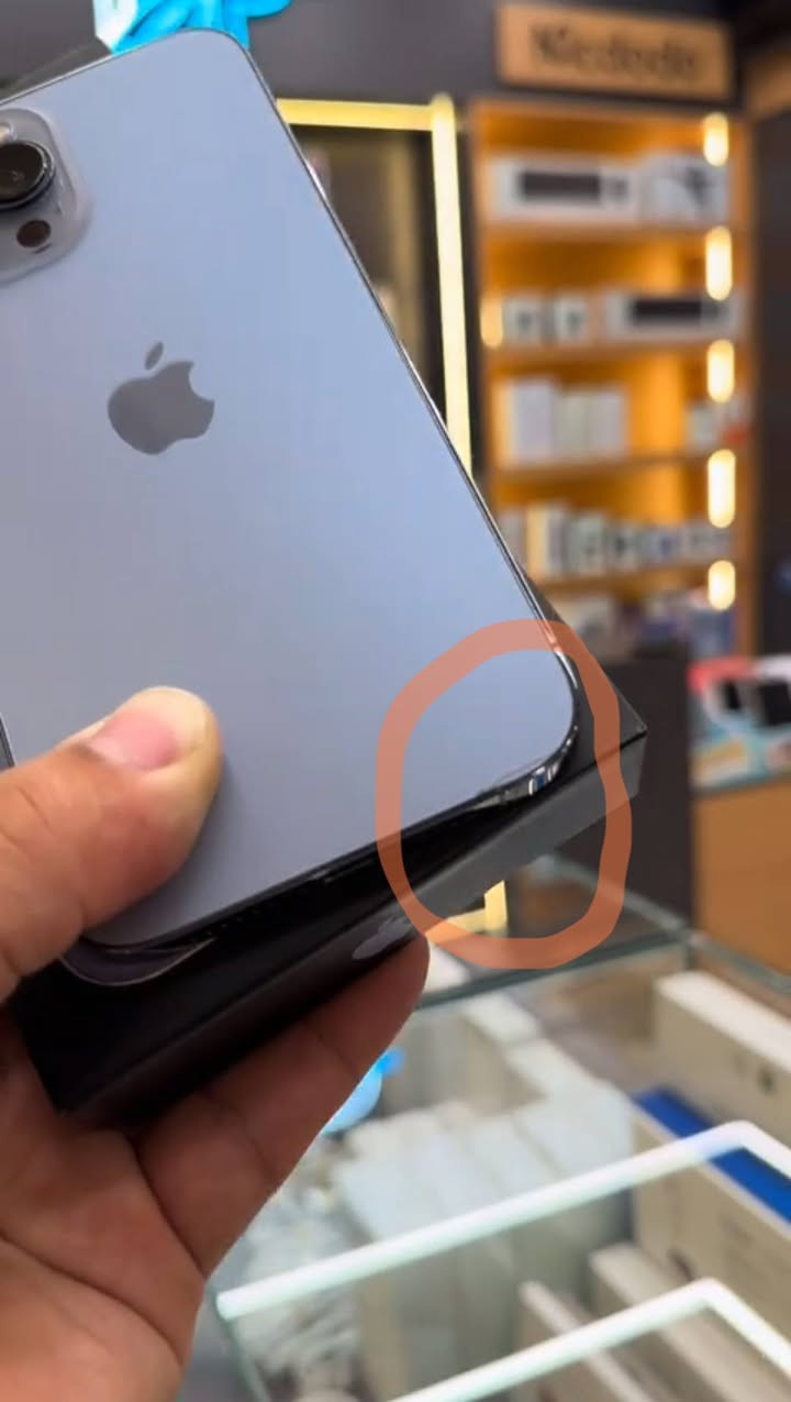 13 برو ماكس
سعره 425 
نضافه 97 كله مكفول
 فقط كسر خفيف بل ضهر موضح
ذاكره 256
شرق اوسط ماستر عربي 
فيس ايدي شقال
قراضه كامل ويا كارتونته شاحنته
يرهم مراوس او بيع سعره 425 الف
توصيل موجود
واتساب ***********
