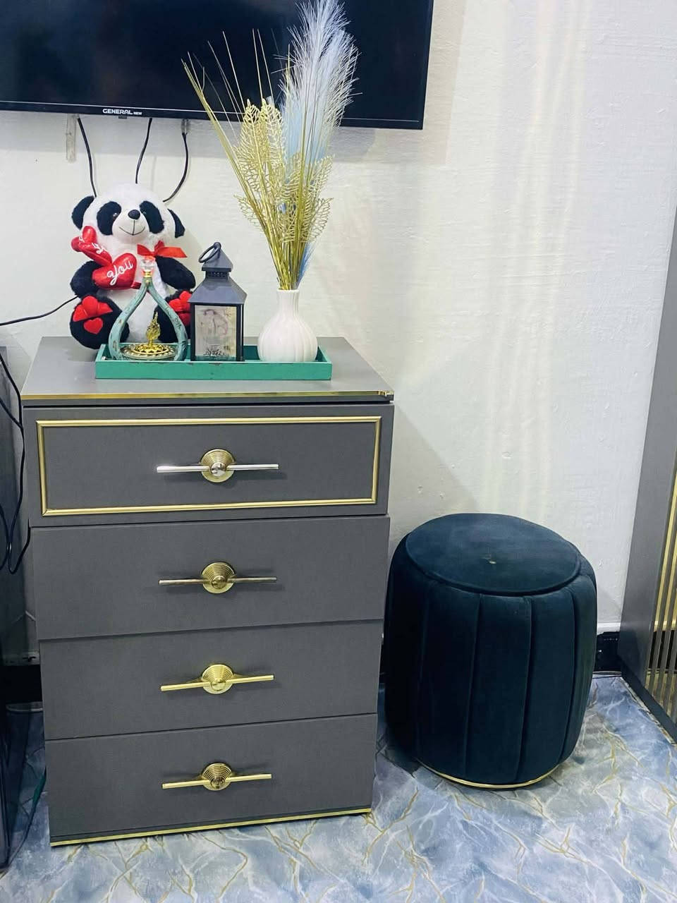 الغرفه8قطع ماناقصها شي عوزها بس تخته ينزل من سعرها ماكو مشكله مكانهم ابوصخير  سعرها 950 بيها مجال


**إذا كنت صاحب هذا الإعلان وتريد حذفه لأي سبب، رجاءا أرسل رسالة إلى الدعم الفني**