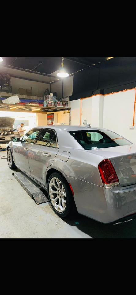 للبيع او مراوس باقل منها
🍒 كلايسلر اوباما بلاتينيوم  فئه C امريكي 🍒 هايه الفئه تجي مواصفات خاصه 

….. علما السياره مضمومه وبعدها زيرو ماشيه 25 الف 

💯رادار امامي 

 💯رادار جانبي 

‏💯قياده اليه وتحديد مسار 

‏💯مرايا جانبيه رادار واشاره

💯البلاتينيوم داخلها صاج خشب طبيعي تختلف عن باقي الفئات 

💯كشنات بقلاوه 

💯ثلاجه اكواب 

💯استيرن كهرباء 

        رقم بغداد الدولي بأسمي تحويل مباشر 

                  اللون : سلفر 

                  الموديل 2022 -2020

‏                  🇺🇸

السيارة ( كلين تايتل ) كفالة عامة مطلقة استيراد خاص🔺

المسافة المقطوعه حاليا 25 الف mi  حقيقي فقط زيرو وضع الوكالة

 

حجم المحرك هيمي 5.7

مواصفات السيارة:-

بلاتينيوم C 

* نقطة عمياء . 

* حساسات امامية . ورادار امامي جانبي 

* مصابيح امامية زنون مع  بلوجكترLED . 

* ويل قياس 20 أنج . 

* حساسات  اماميه وخلفية .  . 

* شاشه كبيرة مع نظام ملاحة نفكيشن GPS .

* سستم صوت كامل 

* كراسي جلد طبيعي بلادي مربعات 

* مقاعد أمامية كهربائية عدد 2 .  . 

* مقاعد أمامية تبريد وتدفئة . 

* مقاعد خلفية تدفئة . 

* تشغيل عن بعد .  . 

* تدفئة ستيرن . 

* محدد سرعة .  . 

* كاميرا خلفية دوارة.

* مرايا رادار مع ترحيب متحسسة للاضاءة  

مكان السيارة بغداد 

للاستفسار : ***********
