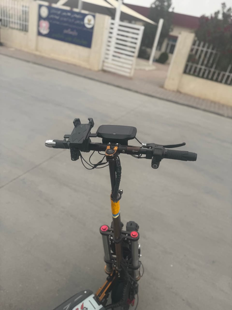 سکووتەر - لایت لێد - یەک ماتۆری ١٥٠٠ وات لەسەرە - خێرای ٥٥کم - بەرگری شەحنەکەی ٥٠ کم-  کوشنێکیشی لەگەڵە 
 
نرخ: 
ژ.ت/ *********** السليمانية, العراق
