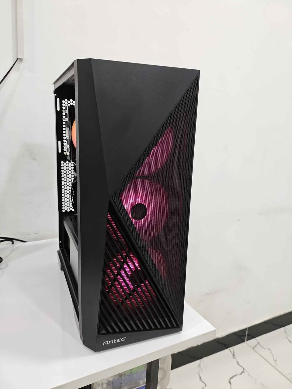 السلام عليكم شباب تجميعة للبيع
i5 12400f
rtx 3060 asus
m.b h610 gigabyte 
ram 16gb (8x2)3200mhz
psu 600w deepcool 
ssd 1tb
cooler deepcool ag400
case antic ax51 
السعر 850 الف
 مكاني بغداد 
*********** بغداد, العراق
