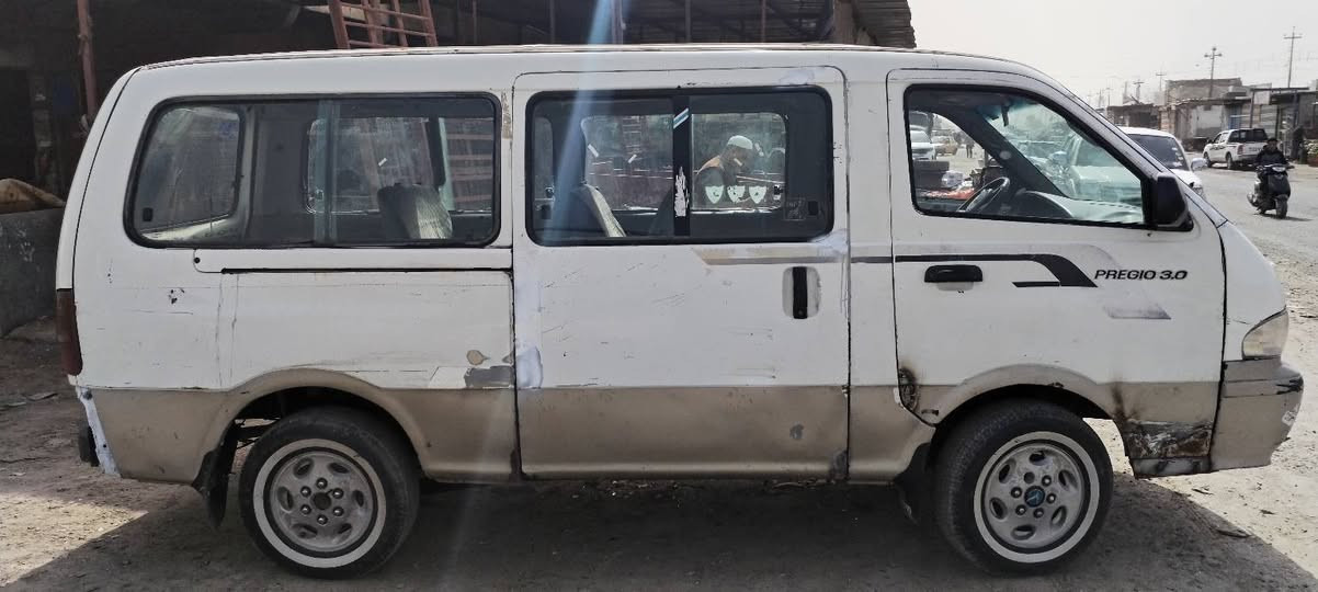 سلام عليكم مكلف بنشر رقم انكليزي تحويل ثاني يوم سياره جاهزه من كلشي شويه ترتيب يرادلها رقم 0772 281 2596
