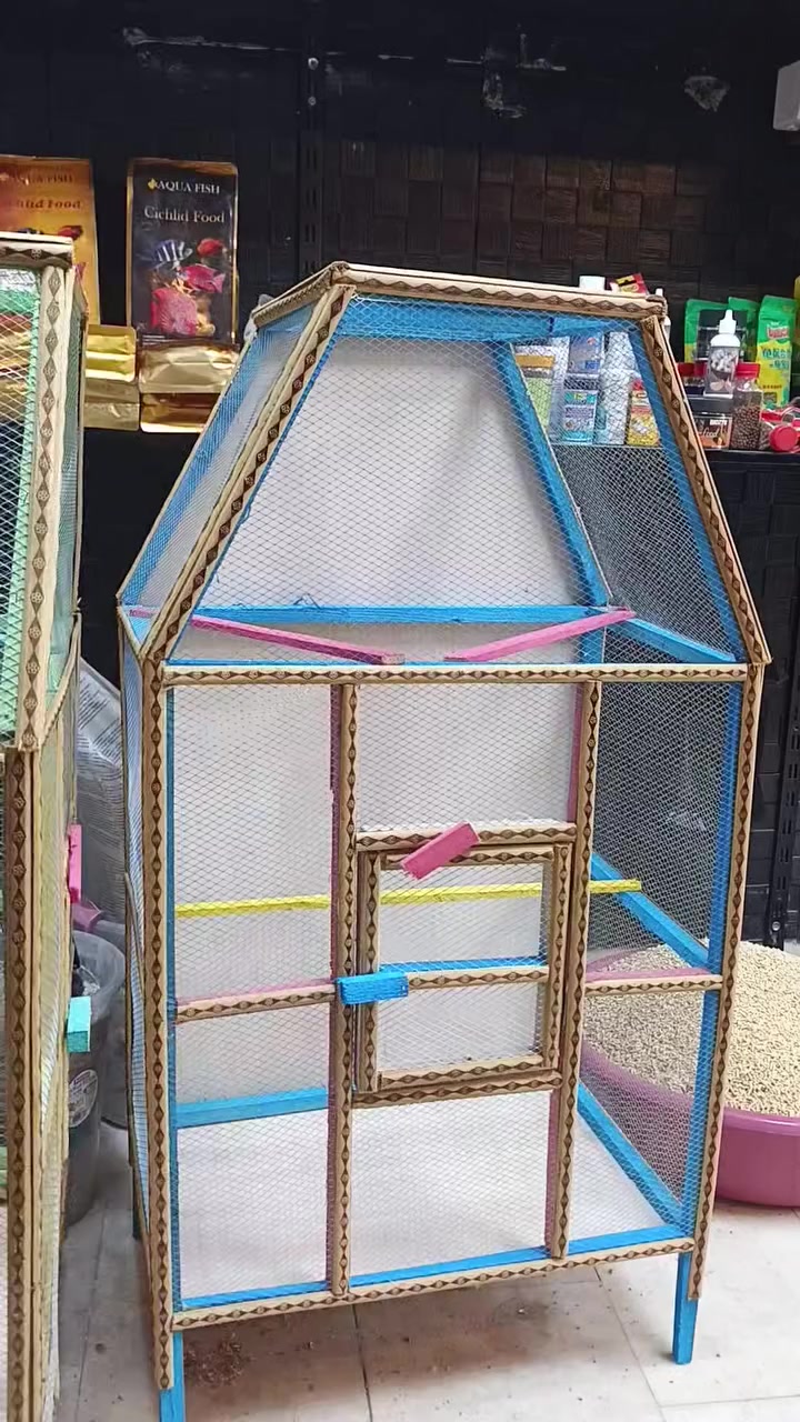 بسعر جدا مناسب متوفر بمعرض سمك القرش اقفاص لطيور الحب 115.60.40 سم السعر 25 الف بغداد البنوك ***********
