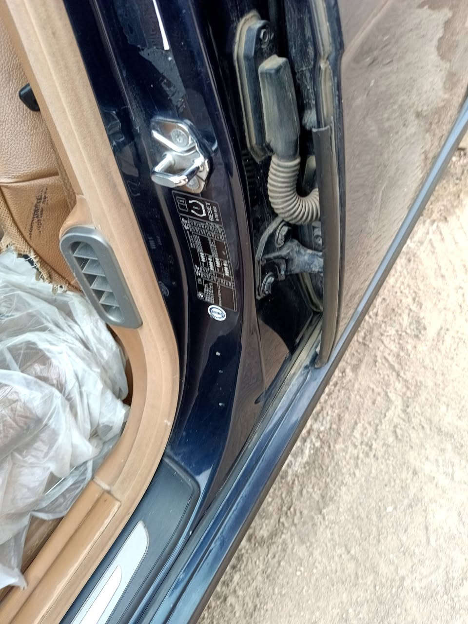 السلام عليكم
بي ام باخره موديل 2008 فول مواصفات 
السياره مكفوله من الكص والصبغ 
تحكم استرن 
كشنات خزن 
رادار حساس خلفي امامي
وارد ياباني 
مكينه كير  تخم تاير جديد 
تبريد ثلج تدفىئه باكشنان 
فول مواصفات معروفه الباخره
فتحه طكتين 
جنطه شفط 
بيبان شفط 
كشنات كلها كهرباء + جلد 
متومه على وحده فقط ارقام + سنويه ع الشاصي  
السعر 75
رقم تلفون ***********
