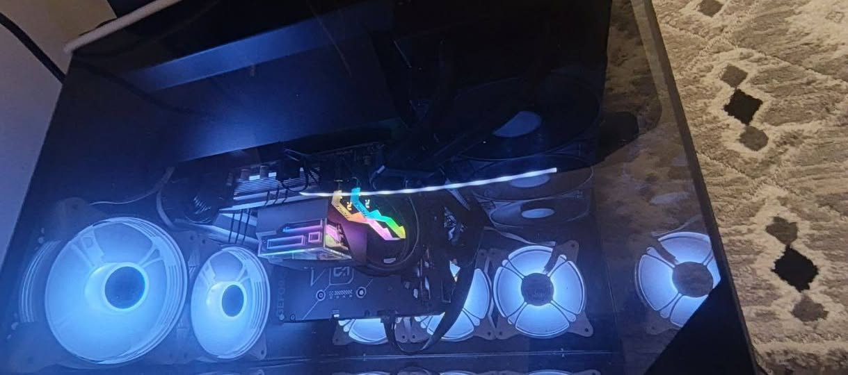 سلام عليكم
Pc Build Specification

•⁠  ⁠Processor - Intel® Core™ i7-14700K Processor Try
•⁠  ⁠Motherboard - ASUS PRIME Z790-P WIFI
•⁠  ⁠Graphics Card - ASUS Dual GeForce RTX™ 5060 Ti 16GB GDDR7 OC Edition
•⁠  ⁠Memory - TEAMGROUP T-Force Delta RGB DDR5 Ram 32GB (2x16GB) 6000MHz CL38 - Black
•⁠  ⁠SSD M.2  - Lexar NM790 SSD 7400MB/s 1TB SSD M.2 NVME 
•⁠  ⁠Power Supply - Corsair RM750e , 750W 80+ Gold Full Modular PCIe 5.0 & ATX 3.0
•⁠  ⁠Cooling System - DeepCool LT720 360mm - Black
•⁠  ⁠Case - Case GAMEMAX Infinity Plus Mid Tower ATX - Black

•⁠  ⁠Operating System - Windows 11 Pro Orgina
•⁠  ⁠Monitor - AOC CQ27G4 27 2K (2560x1440) 180Hz 0.5Ms Fast VA Curved , Monitor


**إذا كنت صاحب هذا الإعلان وتريد حذفه لأي سبب، رجاءا أرسل رسالة إلى الدعم الفني**