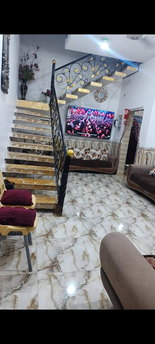 بيت للبيع حي الحكم مساحه ١٣٥م طابق او نص يباع على المبادره استفسار اتصل ***********
