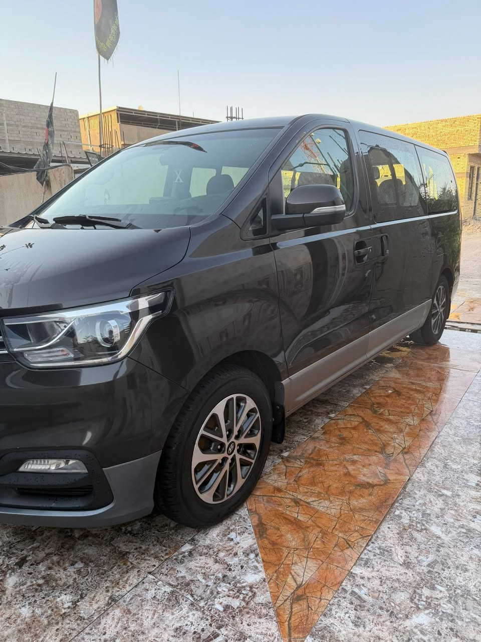 السلام عليكم 
استاركس  VIP موديل 2019 معلايه 2023 
فتحات و المكينه دبلو بلاديه لا تنقص ولا تبخر 
وقم بصرة دولي تحويل ثاني يوم 
السعر 315 وبيه مجال
***********
