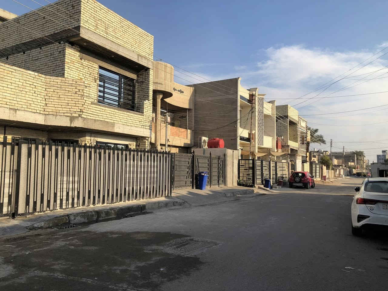 بيت للبيع مساحة100م مربع ركن الواجهه 10 والنزال 10
الموقع / حي التراث قرب مدرسة اربد الابتدائية 

البيت بناء طابق ونص بناء حديث 2025 صار شهر من طلعوا منه العماله 
واقع على شارعين 15 و10 
السعر 
التواصل على الخاص او واتساب 
الرقم ***********  ابو علي
