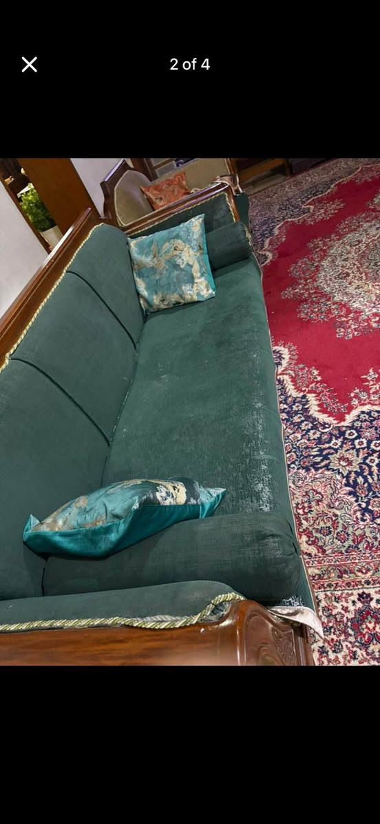 تخم قنفات صاج عراقي حالة الخشب بوضعيه ممتازه مابي اي عيب الخشب الدوشمه انتو براحتكم تغيروها لو تظلون عليها  ١٠ مقاعد وياهم بعد ٢  كراسي بس بغير دوشمه اريدهم كلهم  بمليون


**إذا كنت صاحب هذا الإعلان وتريد حذفه لأي سبب، رجاءا أرسل رسالة إلى الدعم الفني**