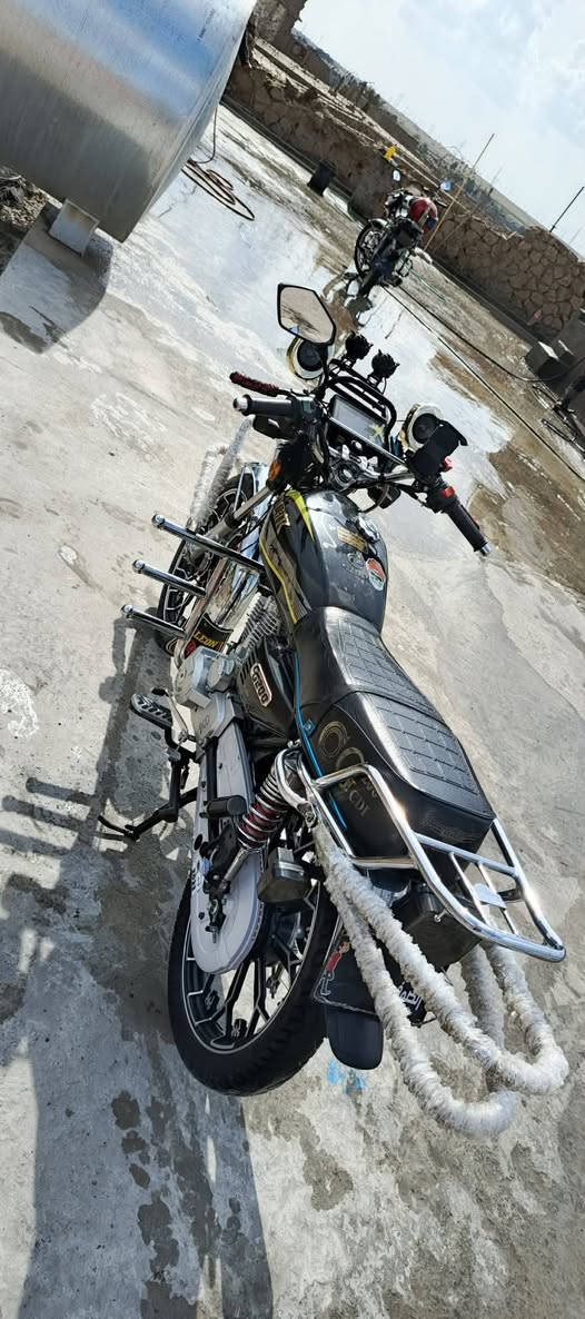 السلام عليكم سيفان موديل 2025 دراجه شلعه ومعدل خير من الله محرك 200 شرط ما مفتوح تفحص بأي مكان يعجبك الدراجه ما ناقصه كلشي من تاخذه ما تصرف عليه ربع صالنصه رياضي مكان بيجي ***********
