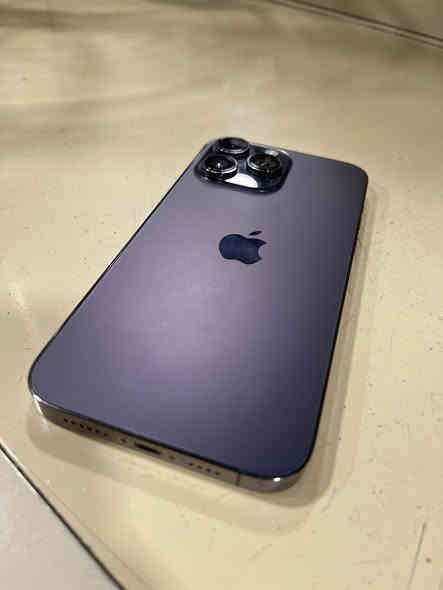 السلام عليكم  ايفون 14 بروس ماكس ذاكرة 256 بطارية 87%‎ الجهاز مبدل شاشة اصلية فقط الجهاز كامل ونضيف وكلة شغال السعر 600 الف وماكو هيج سعر بهيج نضافة 
العنوان بغداد الشعب 
للاتصال ***********
