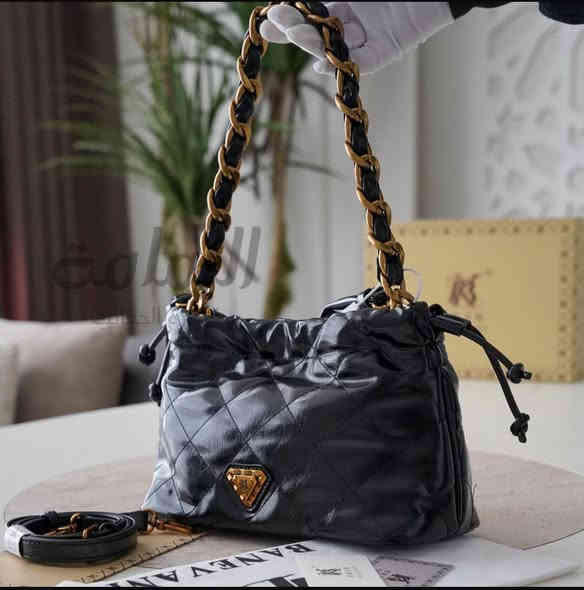 حجم وسط العرض 29 سم الارتفاع  16سم 
#احذية_وحقائب_خالد خانقين مجمع شاكر رضا
 توصيل داخل خانقين وكل المحافظات 
واتساب *********** 
صفحتنا على الانستا 
‏https://www.instagram.com/khaled_bags_shoes?igsh=aHgzNnAyeDc0cGd1
السناب 
‏https://www.snapchat.com/add/khaledzahawe?share_id=GwP3kgwzTro&locale=ar-EG-u-nu-latn
التيك توك 
‏https://www.tiktok.com/@khaledzahawe?_t=8kEouIPTpO1&_r=1
الفيس 
‏https://www.facebook.com/khaledbagsshoes?mibextid=ZbWKwL
