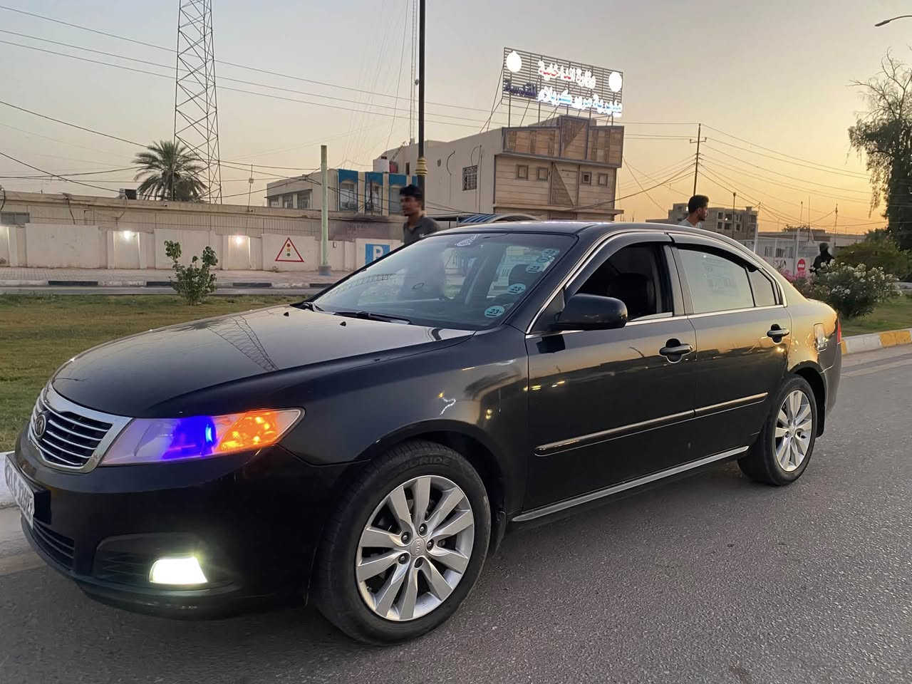 السلام عليكم للبيع كيا اوبتما لوتز 2009 سيارة جاهزة كير محرك صدر تخم تاير تبريد ثلج كله مكفول بيها قطعتين جاملغ سايق تبديل وباب خلفي عكس السائق صبغ وبارد بسسيط والباقي كفاله السعر 100وبيها مجال مكان بابل _جبله 
***********
