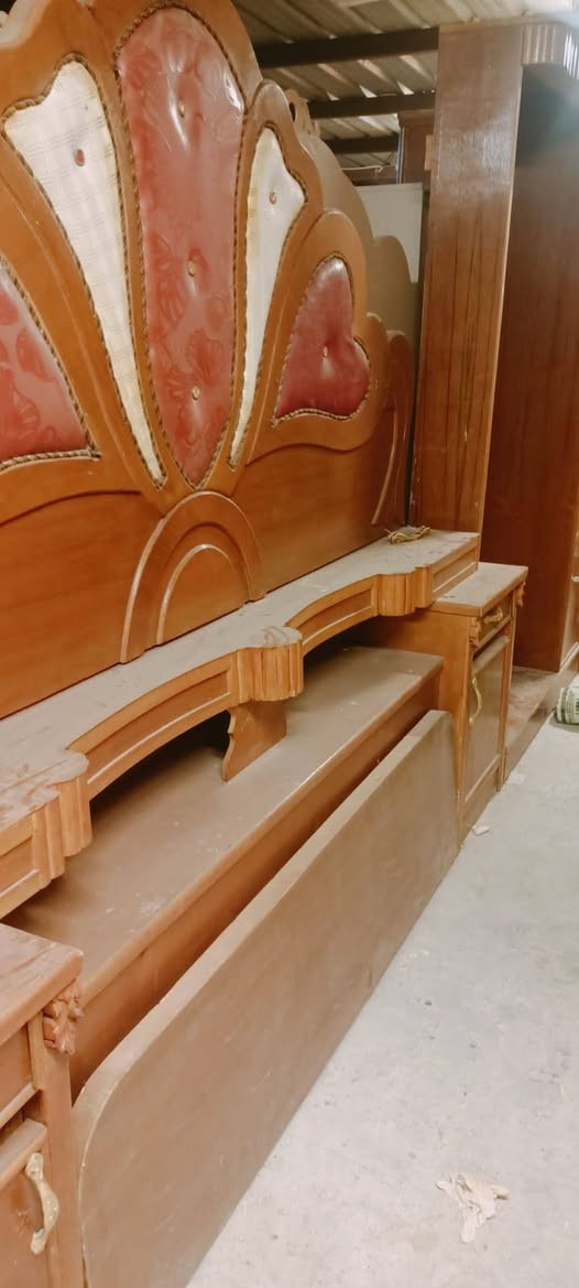 معرض ابو حسين للبيع وشراء الاثاث المنزلي المستعمل والجديد وبآفضل الاسعار 
توجد لدينا كافه انواع الغرف كناتير بوفيات 
بيع ومراوس وايضاً يوجد لدينا كادر شد ونقل وتصليح  الاثاث في كل مناطق ميسان
 للاستفسار ؏ الواتساب ***********
