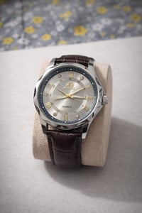 المواصفات: الماركة: MEITANG نوع الحركة: كوارتز (Quartz – تعمل على البط...