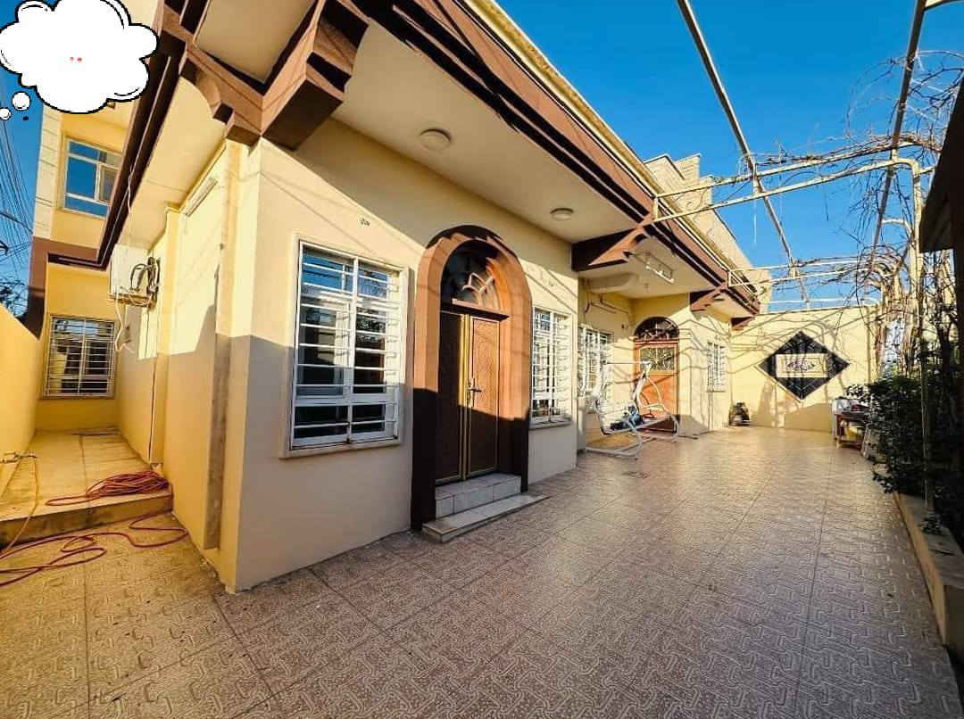 دار ركن للبيع في حي الملايين الاولى
موقع الدار قرب جامع الحسنين 
مساحه الدار 405م 
يحتوي الدار على 5 غرف نوم ومطبخ وصحيات واستقبال وهول وحديقة مع محلات عدد 5 مؤجرة كامله 
صنف الدار بستان ملك صرف 
لمعرفه السعر أكتب تم
أو مراجعه مكتب مدخل حي الملايين الاولى مكتب أرض التميز للبناء والعقار 
اي استفسار يرجى مراسلة الصفحة او الاتصال ع الارقام المذكورة⬇️⬇️
***********
***********
