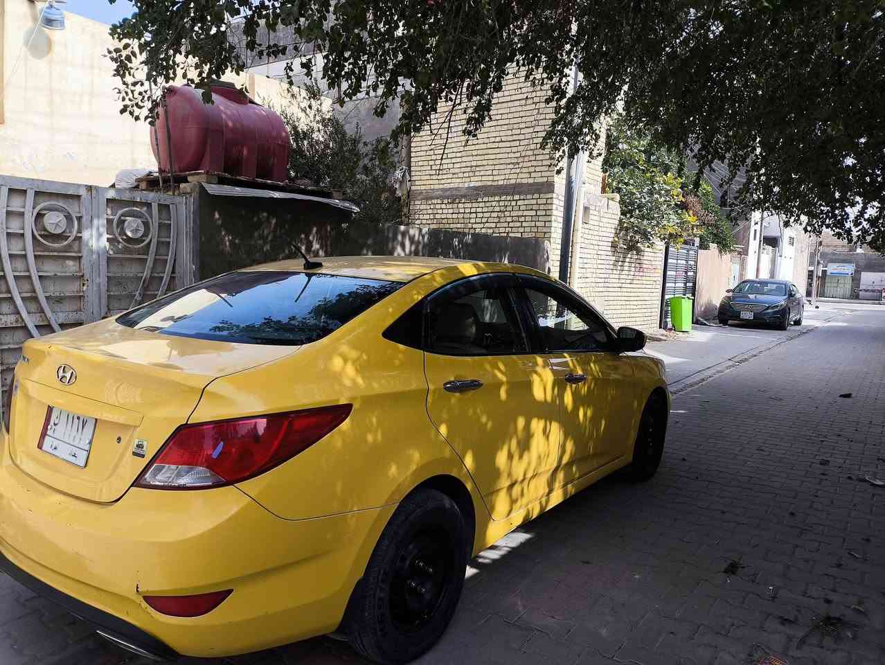 للبيع اكسنت موديل 16 أمريكية بيها بس الجاملغ الخلفي صبغ محرك 1600 كير والمكينة وحدادية كله جاهز السعر 79 مكاني كربلاء للاستفسار ***********
