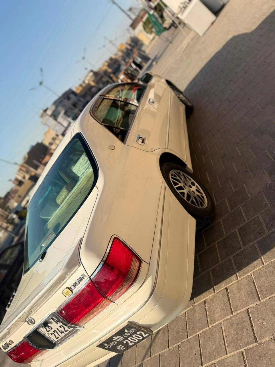لسلام عليكم كراون ملكه للبيع
موديل 2000 بيها صبغ جاملغ خلفي الايسر السياره نضيفه مثل ماموضح بلصور السعر $105 رقم***********
