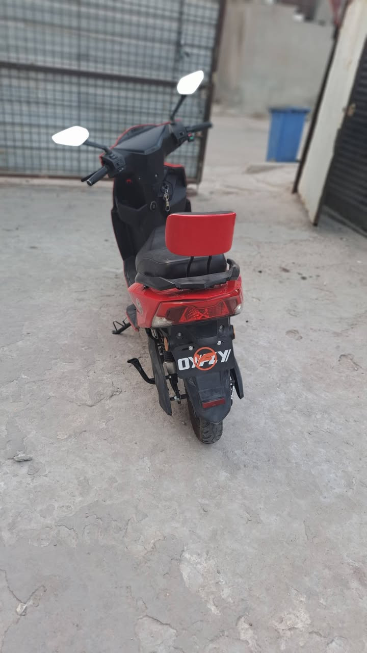 سلام عليكم 
دراجه شحن للبيع السعر ٥٠٠ مكان حي اور 
الرقم ***********
