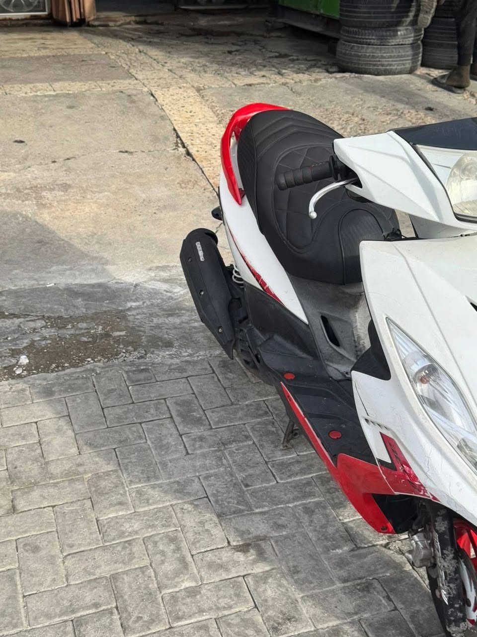 سلام عليكم جي تا ار دراجه مكفوله المكينه مكفوله كهربائيات كلها شغاله دراجه بيها ملاحضات بس بل كفرات دراجة شوكت ما يعجبك انكر سلف و طلع دهن موتل بانزين كله محسن المكينه ناعمه تجي و تشوفها بعينك المكان الشعلة ***********
