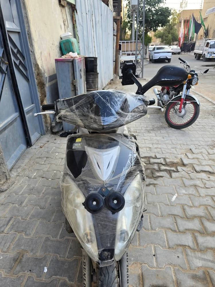 دراجة نارية من نوع سكوتر (Scooter) بيع مستعجل دراجه نضيفه  دبلات امامي وخلفي كلجات مرتبه ونضيفه زوج تاير باكستاني شرط محرك عايزه تجفيت. الدراجه ع هاي وضعيتهه شلعتهه فول ومرتبه شرط الفحص النجف, العراق


**إذا كنت صاحب هذا الإعلان وتريد حذفه لأي سبب، رجاءا أرسل رسالة إلى الدعم الفني**