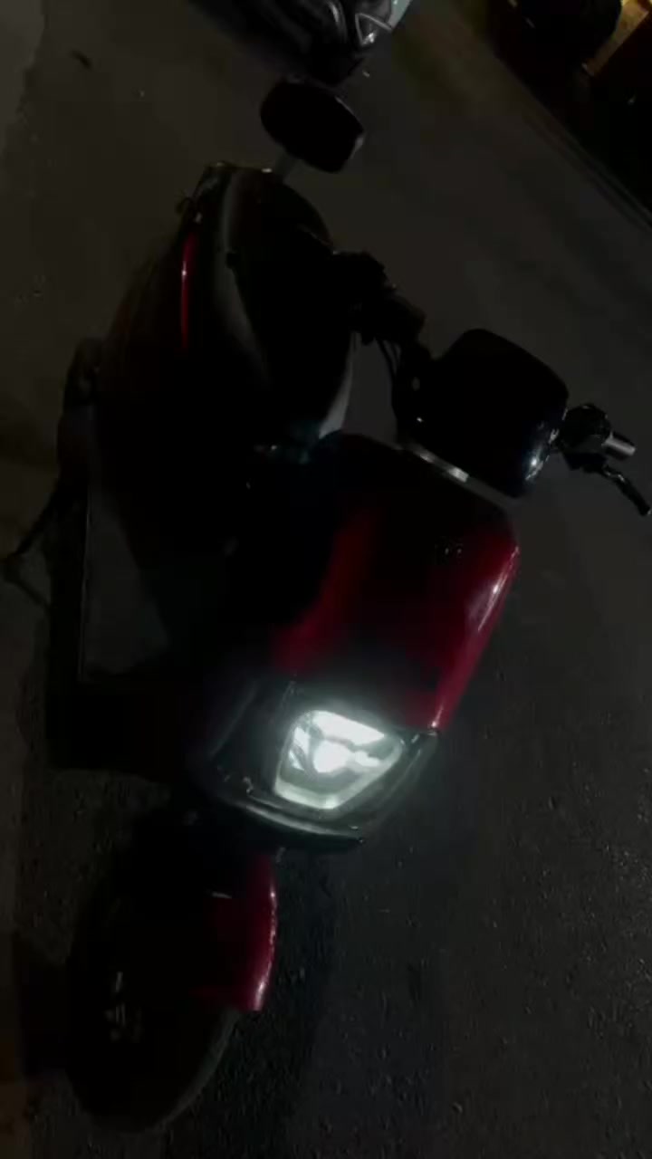 ســـــــــــــلام عـــــــلــــــيـــــــكــــــــم 
دراجة شحن الريان c2 دخول شهر ال1 للبيع مستعجل دراجة احلى من الصور وممغسولة عله ترابها الصور
المواصفات :
1- 6 بطاريات كبار
2- مانع انزلاق ABS
3- بريكات دسك [دهن] امامي و خلفي
4- سرعة 60 km/h حقيقي على برنامج ويز
5- تمشي مسافة 60 كيلو متر حقيقي
6 - اضائة ليد عالي ناصي ثلجي
7- شاحن اصلي مالتها ما مبدل
مرايات مالتها الاصلية موجودة فقط الجهة اليسرة مكسور الكزاز تكدر تخلي جامة من اي ابو جام
السعر 700 الف وبيها مجال حك الجية 
العنوان : بغداد سبع ابكار الكريعات نزلة البلام ساحة القرة غولي
للاستفسار موجود خاص او واتساب ***********
