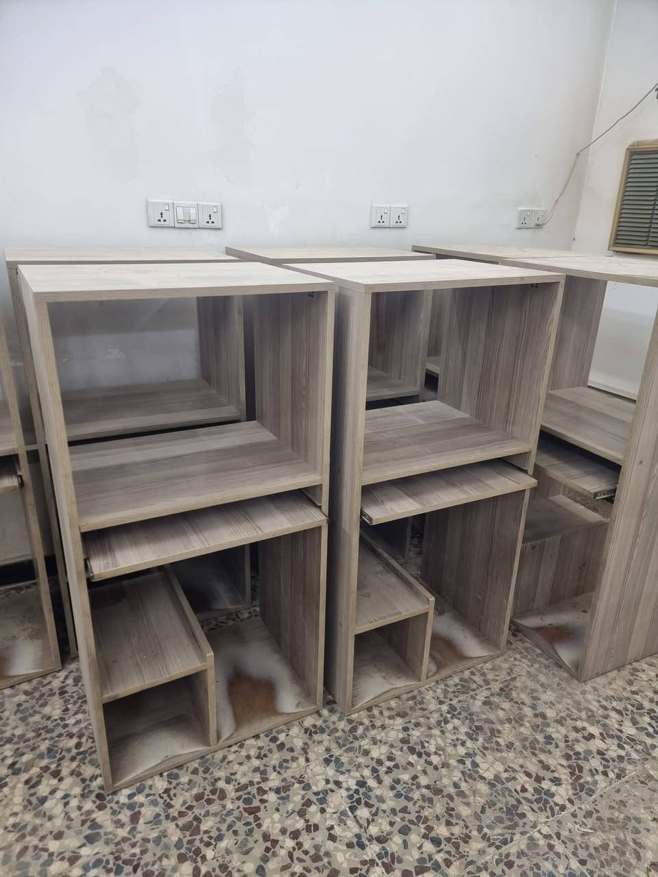 السلام عليكم 
للبيع ميوزة حاسبات مال قاعة نت عدد 14 ميز  
10 نفس اللون و 2 نفس اللون أيضآ و 2 كل ميز لون 
سعر الميز 25 ألف مكاني بغداد الراشدية 
للإستفسار ألاتصال على الرقم  ***********
