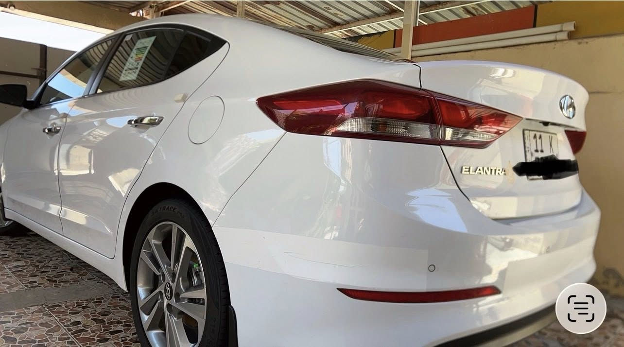 سلام عليكم حبايب قلبي ❤️
 النترا سوبر خليجي الشركه العامه للسيارات موديل / 2018  
🌺ELANTRA 🌹Super 🌺
لون ابيض / 🤍
رقم بغداد دولي الجديد باسمي شخصياً رقم وهزه وسنويه لبارحه كملتهن تحويل بنفس اليوم باسم المشتري ؟ 
فول مواصفات    
كشنات جلد 
سلايد روف 
لد نهاري 
ويل كب عدد / 5  
كروز سرعه 
قطعتين تبريد امامي وخلفي 
كامره خلفيه دواره + كامره اماميه  
تحكم ستيرن جهتين 
مدخل (USB / AUX)
اشاير بالمري 
مري قابله للطي اوتو و شفط AUTO
الاوامر الصوتية انفنتي 
شاشة حجم كبير 
يدات ابواب المنيوم 
دسك عدد / 4 
محرك 2000 دوش سوبر خليجي 
حساس خلفي بلادي + حساس امامي بلادي 
3 انظمه قياده
( نورمال / ايكو / سبورت )
ماشيه ( ٨٧ ) الف حقيقي اصل وعلى فحص 
تخم تاير جديد كوري 
كير محرك تبريد صدر حداديه كفاله عامه جديده جداً  مكفوله من جميع النواحي مابيه نقص ابد  و على الفحص 
مكفوله كفاله عامه  حتى دعاميات ملاحظه : بيه كارت زغير مقدار اصبع فقط ومايبين ابد وبارد زغير مقدار اصبعين فقط ؟  
السعر / ١٥٢ وبيه مجال قليل 
مكان السياره بالديوانيه 
***********
