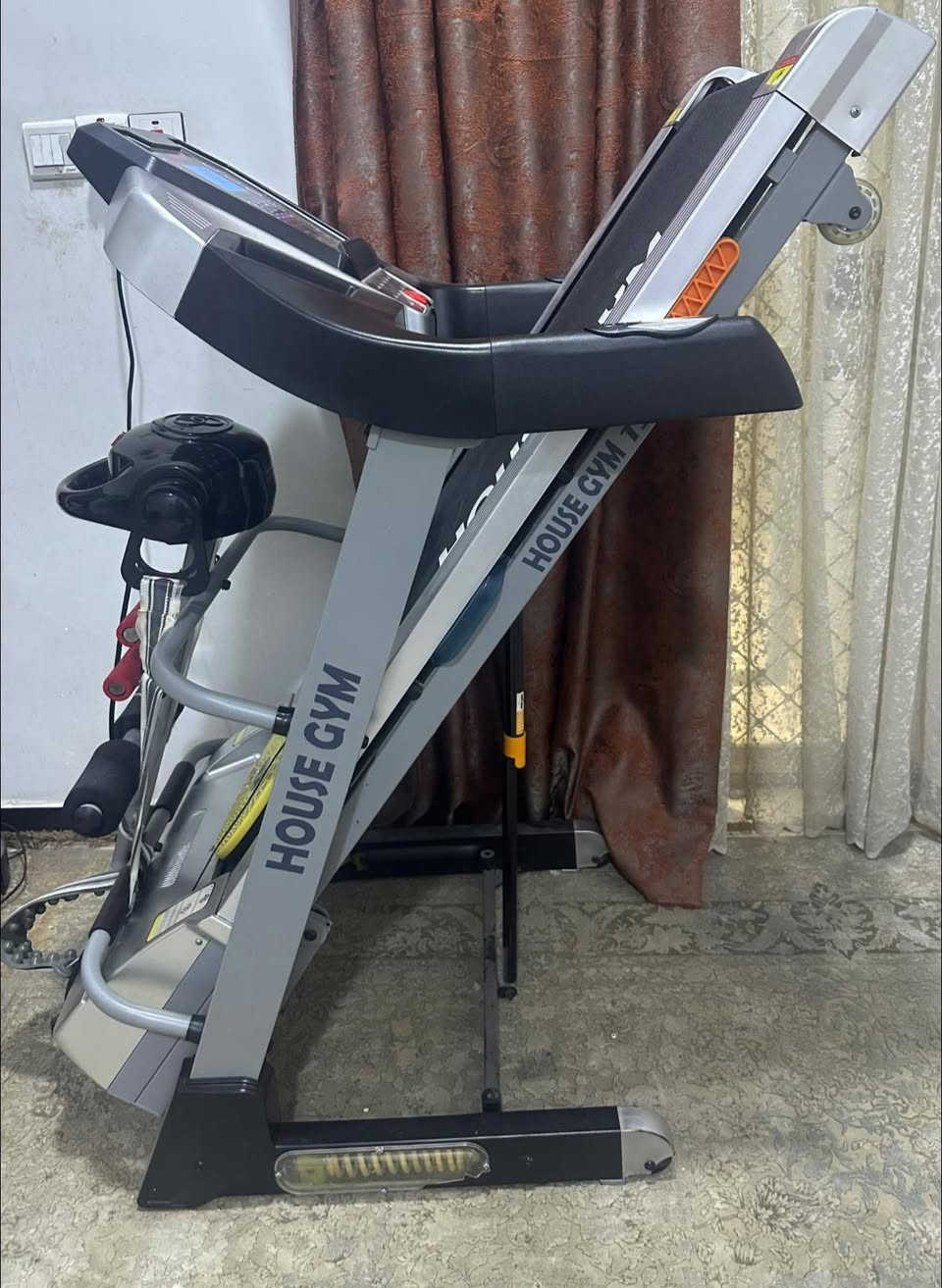 جهاز جري (نظام جبلي) بحالة ممتازة، مناسب للتمارين القوية وحرق الدهون 💪
✅ يتحمل وزن عالي
✅ يحتوي على نظام انحدار (جبلي) لتمرين أقوى
✅ شاشة عرض (سرعة – وقت – مسافة – سعرات)
✅ سماعات / بلوتوث 
✅ سهل الطي والنقل

💥 الجهاز استخدام قليل ونظيف جداً
💰 السعر: (٤٠٠ الف)
📍 الموقع: (مركز الديوانية )

📞 للتواصل: (مراسلة خاص الصفحة )

🚨 فرصة للجادين فقط


**إذا كنت صاحب هذا الإعلان وتريد حذفه لأي سبب، رجاءا أرسل رسالة إلى الدعم الفني**