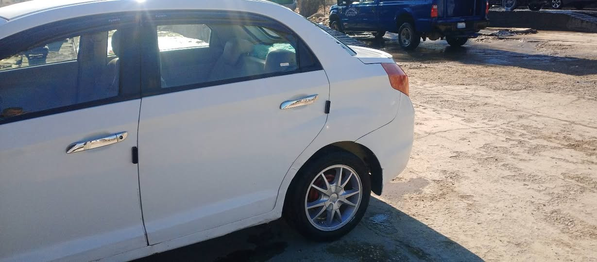 السلام عليكم سياره للبيع شيري موديل 13 باسمي مكينه وكير وحداديه وتبريد شغاله مكفولهه عن الضربه مكان السياره كربلاء طويريج سنويه للثلاثين كهربائياتها كلها شغاله تخم تاير السعر 37 وبيها مجال رقم الهاتف***********
