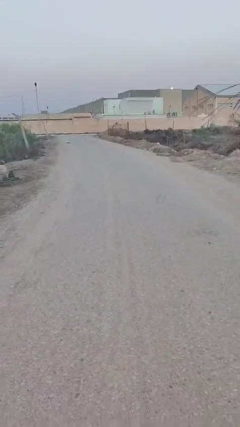 السلام عليكم قطعه للبيع قرار محكمه سند ٢٥ مخدومه من كلشي ماي كهرباء مجاري تبليط السعر 12 وبيه مجال لشراي  واذا اكو مراوس بيت عادي اراوس خلف مستشفى الولادة هذا رقمي ***********
