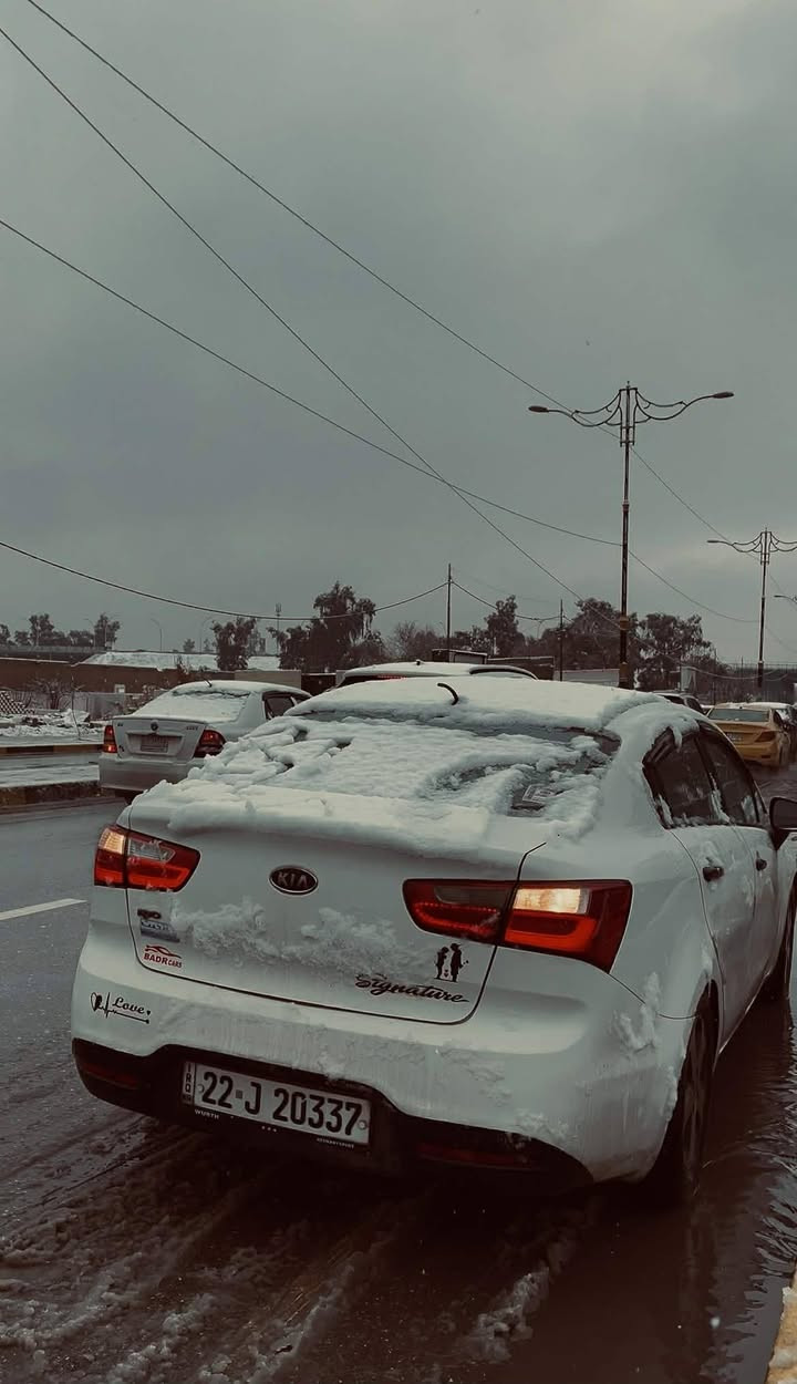 السلام عليكم 
كيا ريو 2012  رقم اربيل باسمي  محرك 16 محرك لا صرف ولا نفخ كير شرط تبريد شغال  بيها 3 قطع صبغ بدون دواخل وبيها مكانتين صبغ تفاصيل اكثر عل رقم ***********
