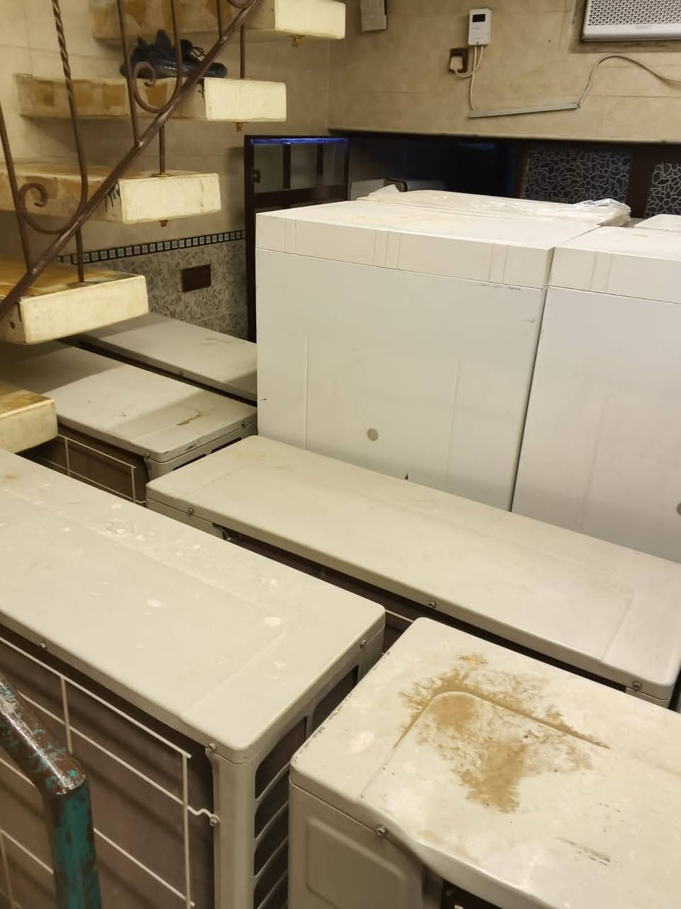 سبالت ال جي ٥ طن انفيرتر عدد ٥ اجهزه اخو الجديد بدون بواري للبيع مكاني البياع ***********
