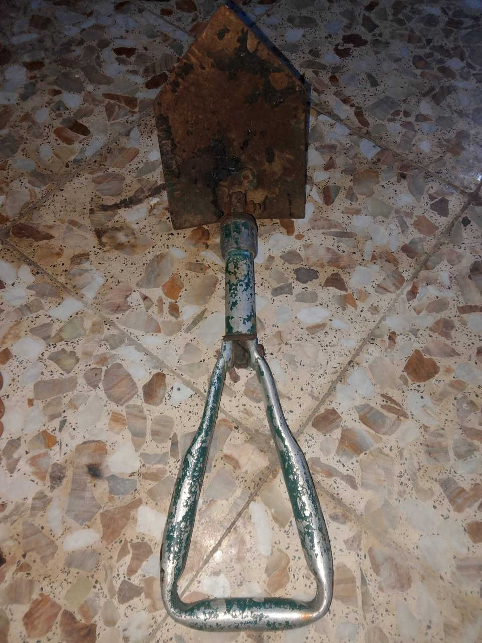 سلام عليكم
للبيع 
جليكان حديد 20 لتر قديم أمريكي
كرك قلاب فافون وزن ثقيل أمريكي
سعرهن 50 الف 
مكاني بغداد


**إذا كنت صاحب هذا الإعلان وتريد حذفه لأي سبب، رجاءا أرسل رسالة إلى الدعم الفني**