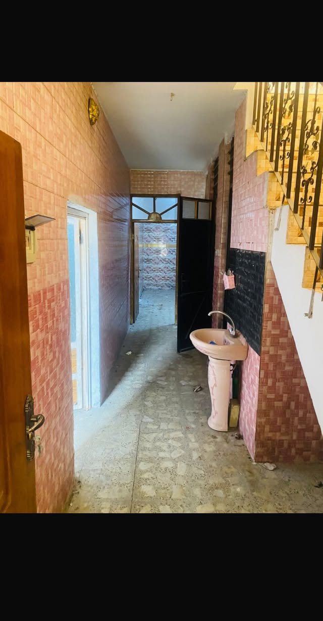 سلام عليكم مشتمل للبيع بلشعب خلف نادي لعربي قرب عياده اللاسنان شارع 20م مساحه لبيت سند 40واقع حال 57 واجهه 2,90م نزال 20 تفاصيل لبيت يحتوي على طرمه صغيره استقبال حولي خدمات 3غرف نوم وخدمات فوك وجوه سعر البيت مناسب مناسب مناسب للاستفسار مكتب شعب للعقار بادره حـسـيـن للاستفسار اكثر أتصل على رقم الهاتف :***********
