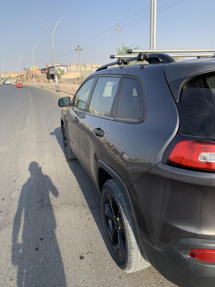 جيب بزون مديل 2016
مكينة 2400
اربع انظمة قيادة
السيارة فور ويل
الكشنات قماش ( اسود )
حادثها موضوح بالصور 
بدون شواصي
رقم بصرة الجديد
السيارة بأسمي
سنوية ل 28
سيارة جاهزة كَير و مكينة مكفولات
مكان السيارة البصرة
السعر 125$ و بي مجال
هـ / ***********
