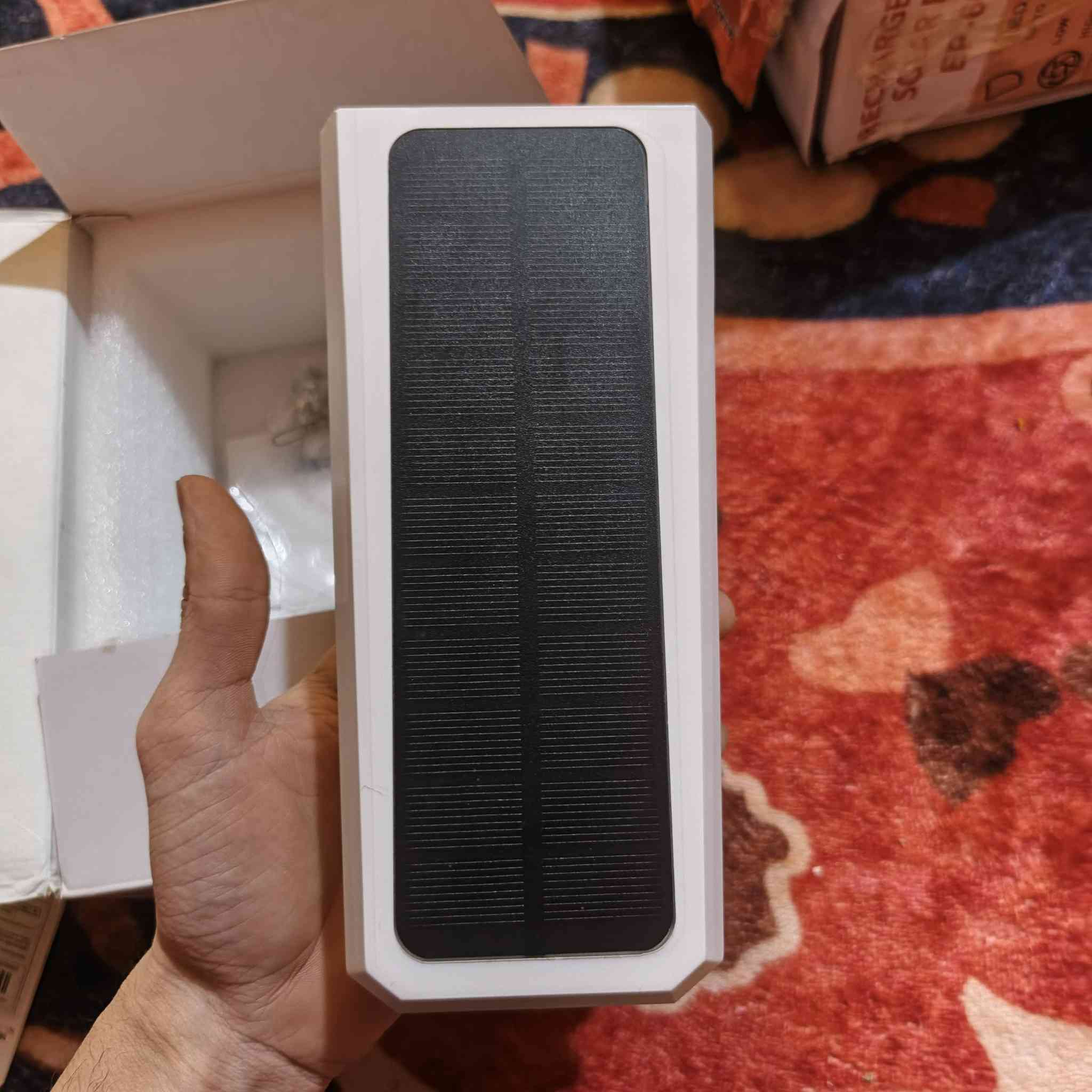 على أول تم 30مع التوصيل
هذا المنتج هو كاميرا مراقبة أمنية ذكية تعمل بالطاقة الشمسية وتتصل عبر الواي فاي (Low-Power Solar WiFi Bullet Camera). 
الطاقة: تعمل بالطاقة الشمسية وبطارية مدمجة قابلة لإعادة الشحن، مما يجعلها مثالية للأماكن التي لا تتوفر فيها كهرباء أو أسلاك.
الاتصال: تتصل لاسلكياً عبر شبكة الواي فاي للوصول عن بُعد.
الاستخدام: مصممة للاستخدام الخارجي ومقاومة للعوامل الجوية.
المميزات: توفر استهلاك الطاقة، وسهلة التركيب، وتمتلك قدرات مراقبة فعالة


**إذا كنت صاحب هذا الإعلان وتريد حذفه لأي سبب، رجاءا أرسل رسالة إلى الدعم الفني**