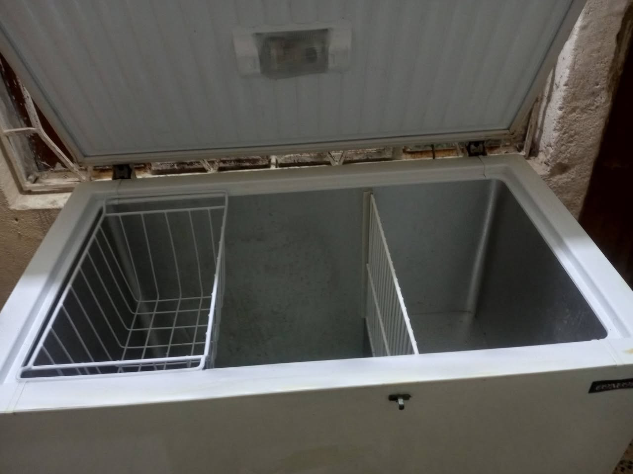 مجمده بلادي مداخله تصليح نضيفه كلش شرط الفحص للبيع سعره 200 وبي مجال اتصال هاتفي ***********
